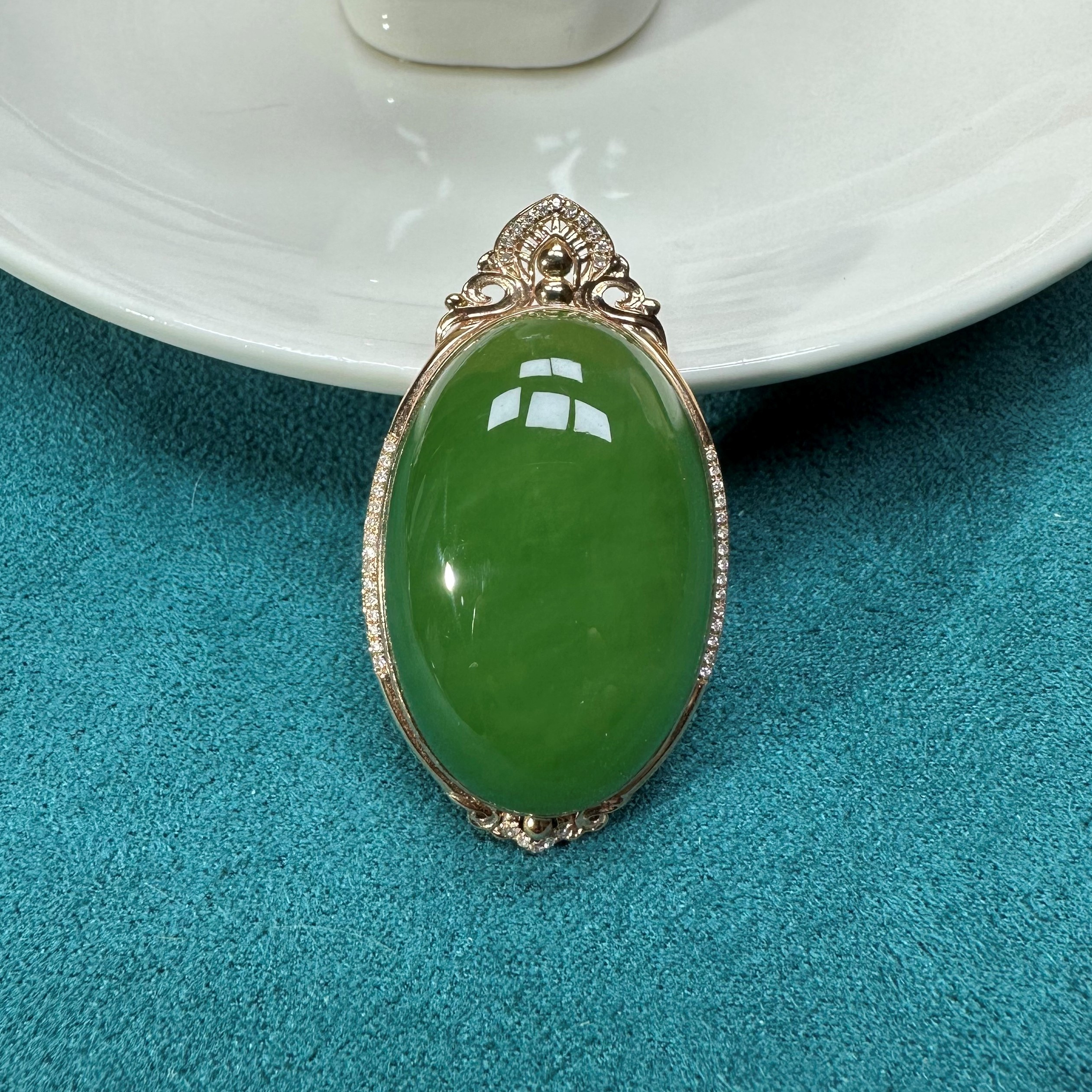 俄料碧玉老坑正阳绿鸽子蛋（裸石20*30mm）18K金镶嵌吊坠绿色复古