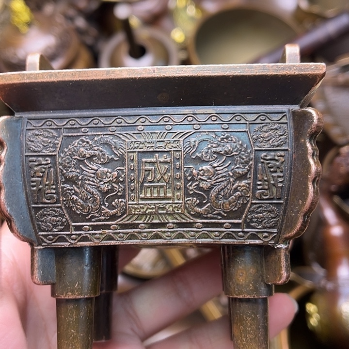 铜23445567898764789579887