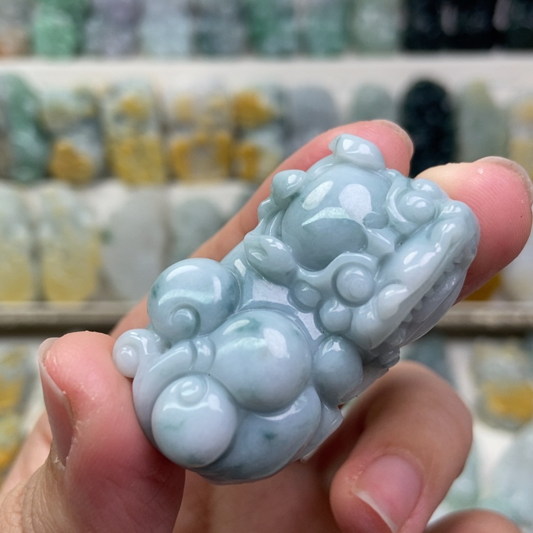 翡翠吊坠(赠链)未镶嵌