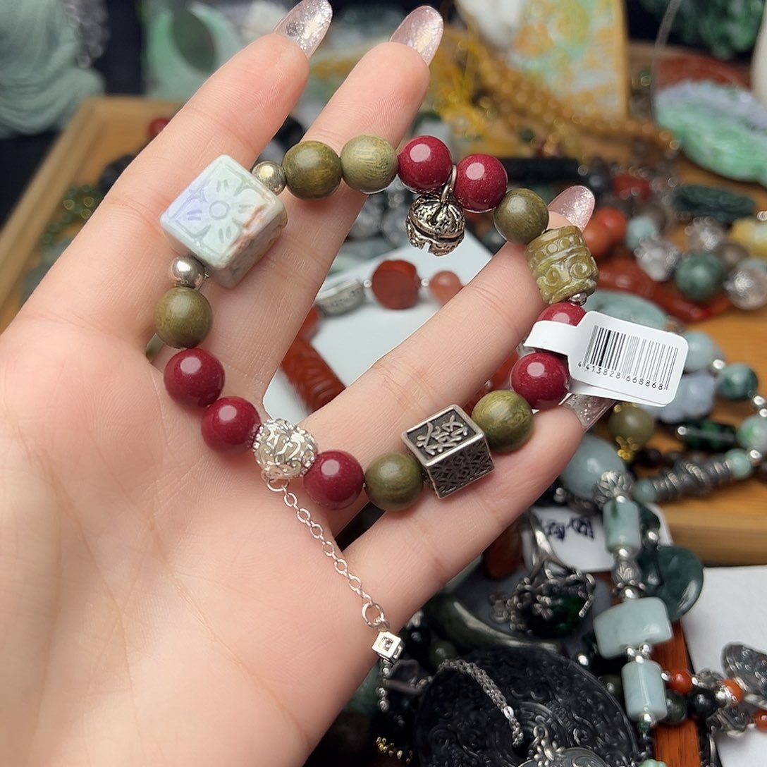 翡翠吊坠(赠链)未镶嵌吊坠