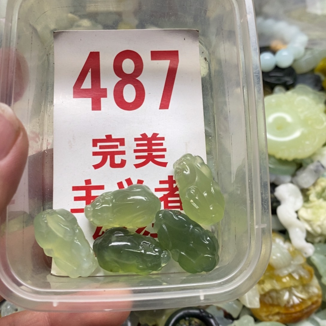 蛇纹石玉挂坠未镶嵌