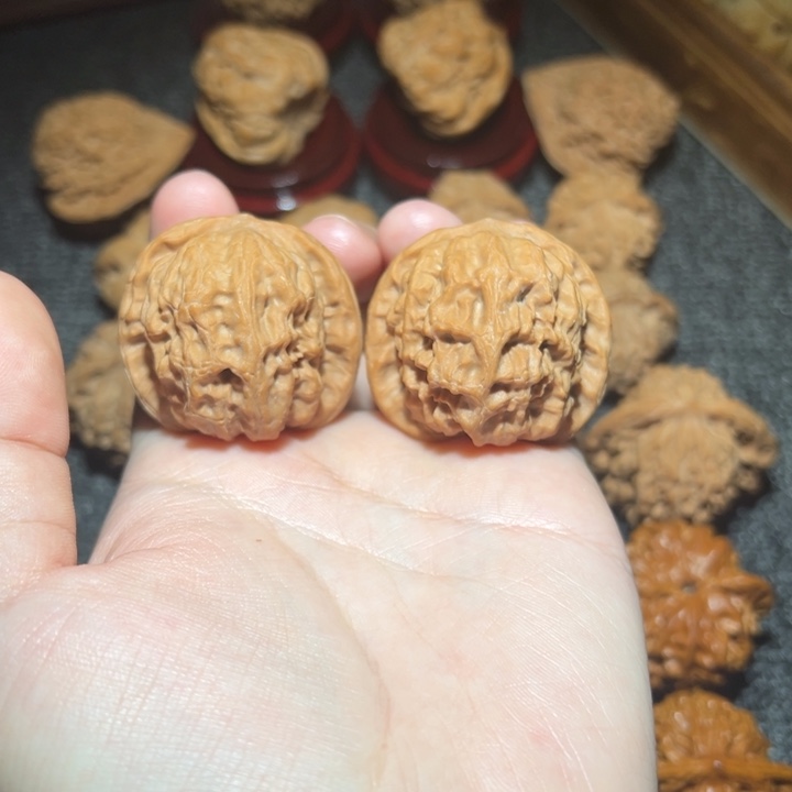 文玩核桃把件野狼昌闷