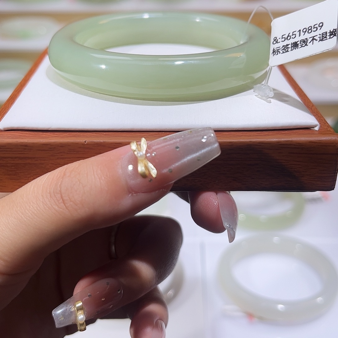 和田玉未镶嵌手镯冰葡萄肉