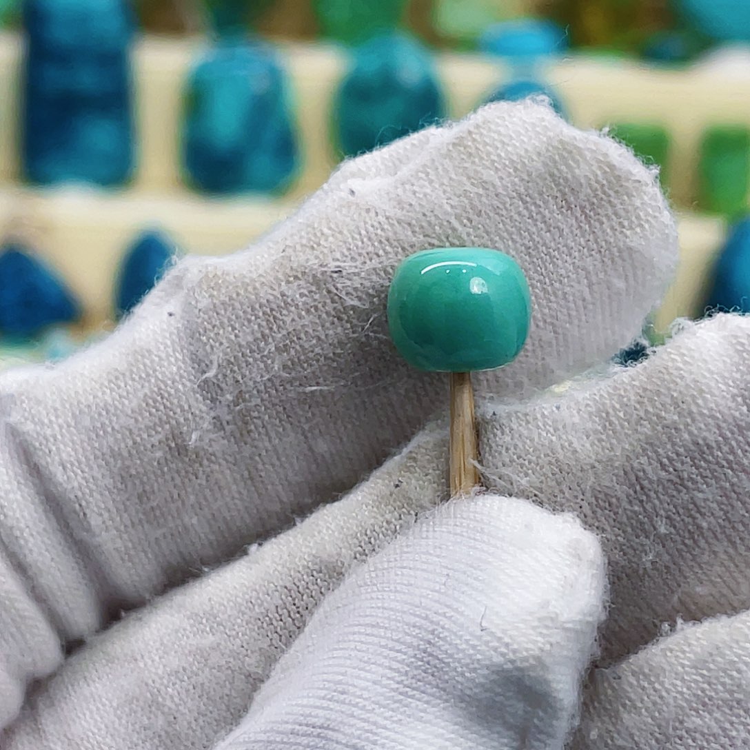 绿松石未镶嵌颈饰