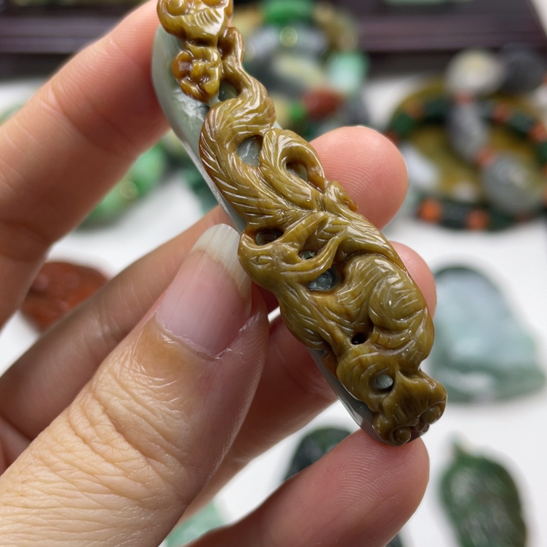 翡翠未镶嵌颈饰牌子