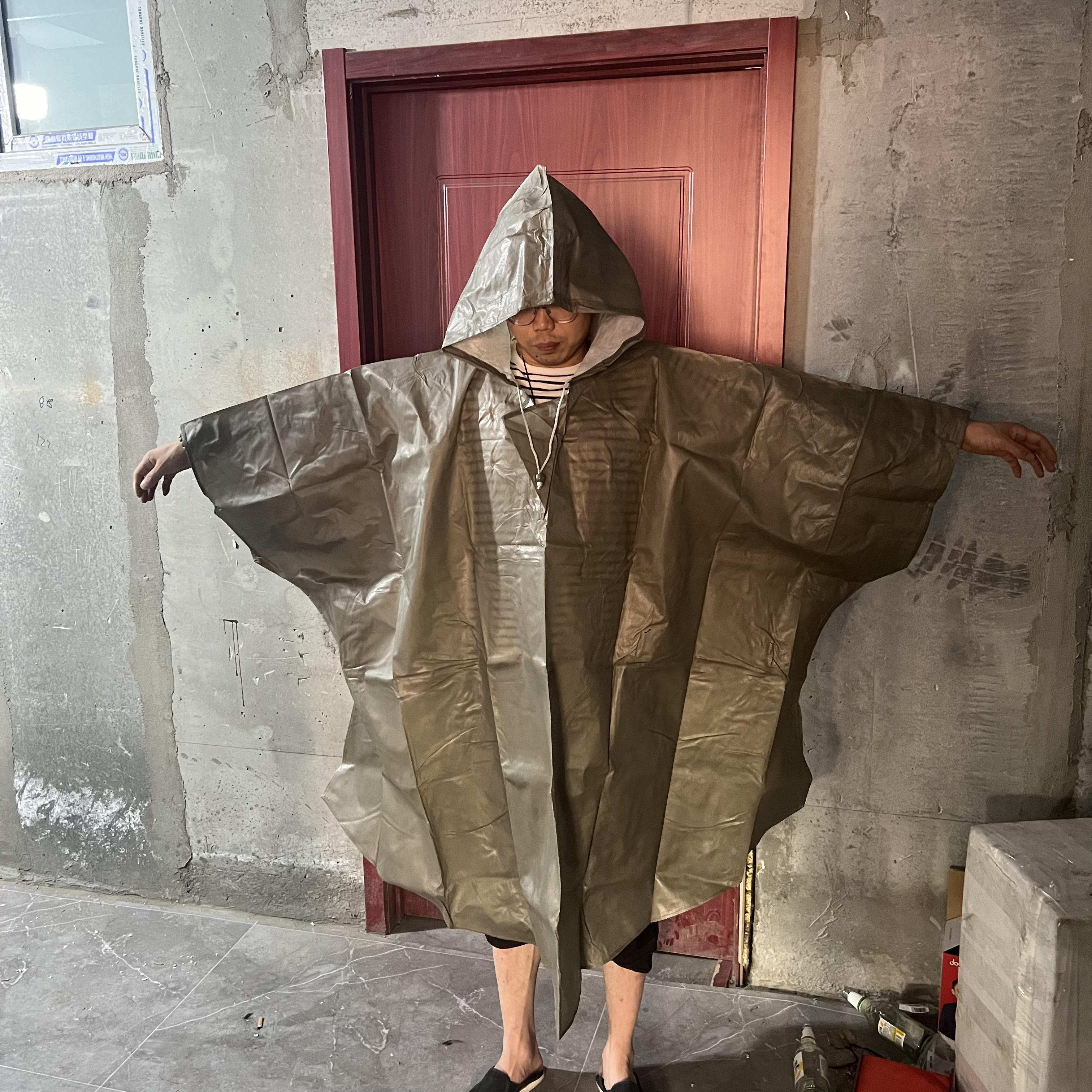 正品灰色斗篷雨衣全新库存