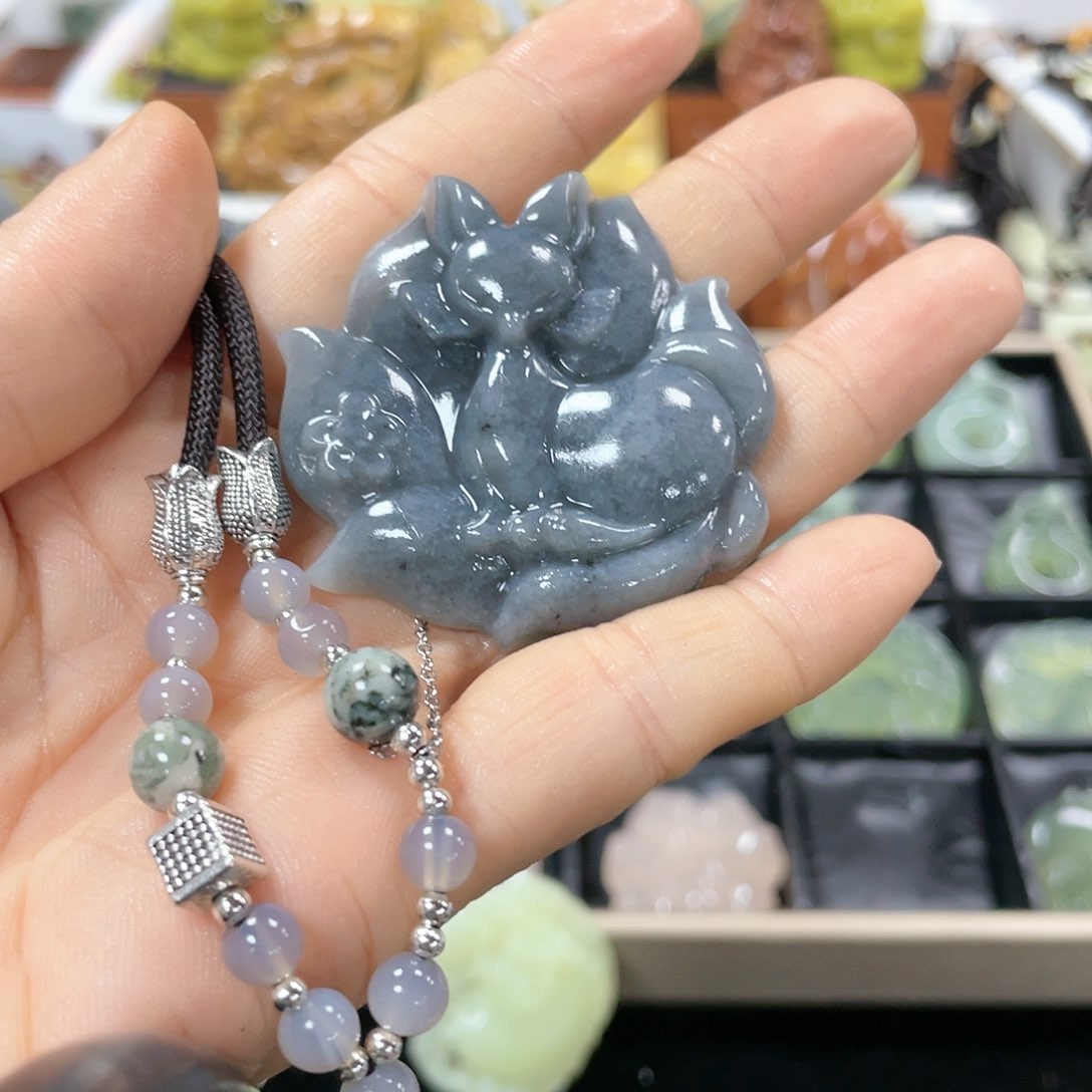蛇纹石玉颈饰未镶嵌