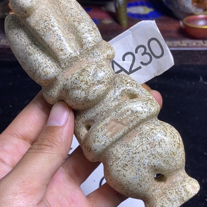 透闪石-蛇纹石玉合金颈饰