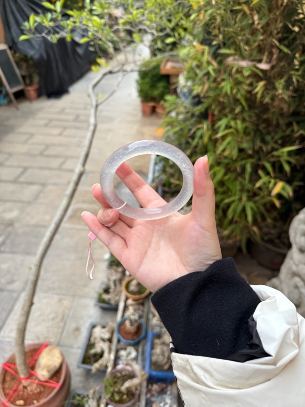 巴西冰飘白蓝大雪圆条高冰玻璃底玛瑙手镯