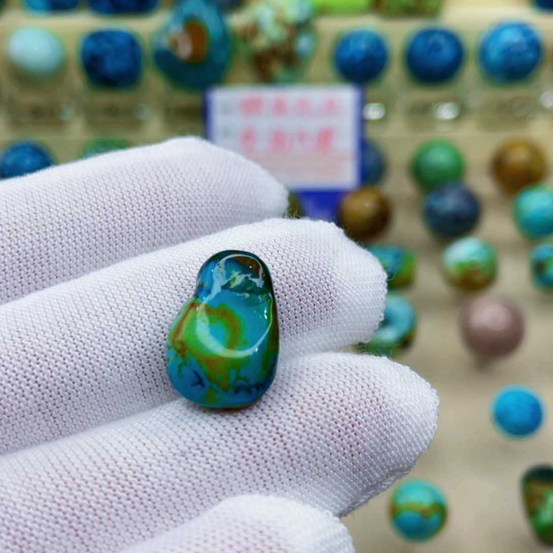 未镶嵌绿松石颈饰