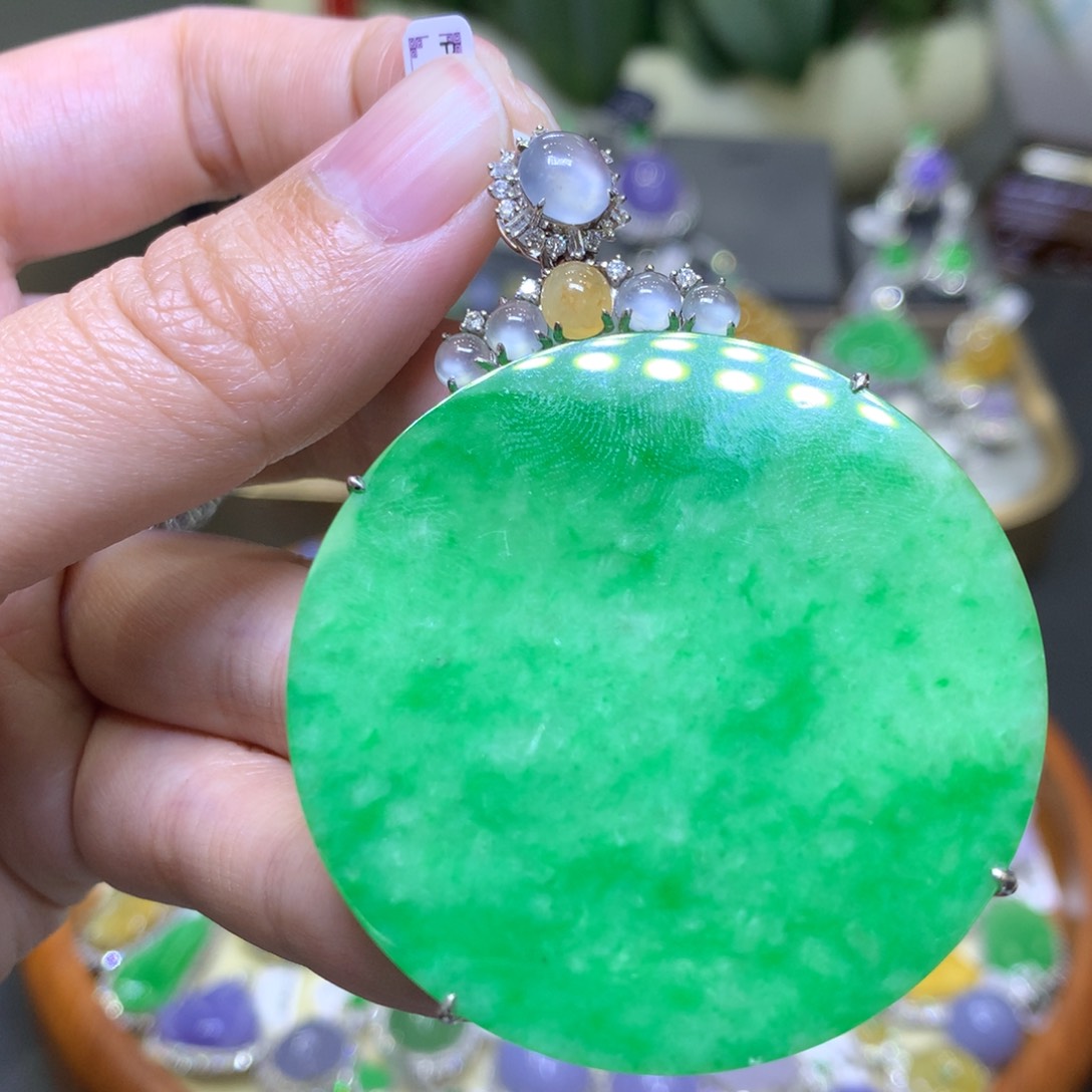 翡翠颈饰18K金镶嵌翡翠吊坠翡翠