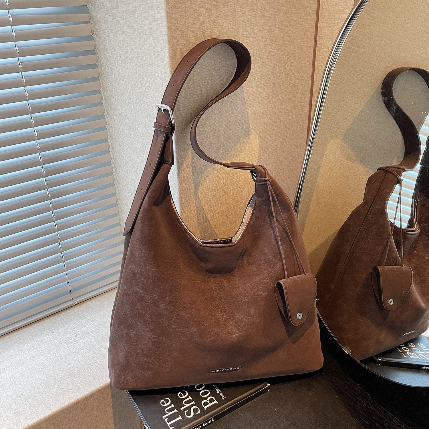 艾米兔 X COOLE女包2025新款日常休闲复古大容量百搭单肩托特包