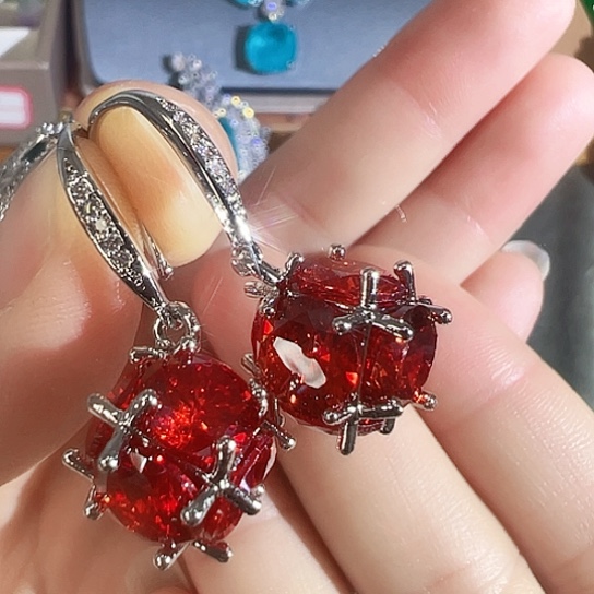 未镶嵌颈饰红宝石