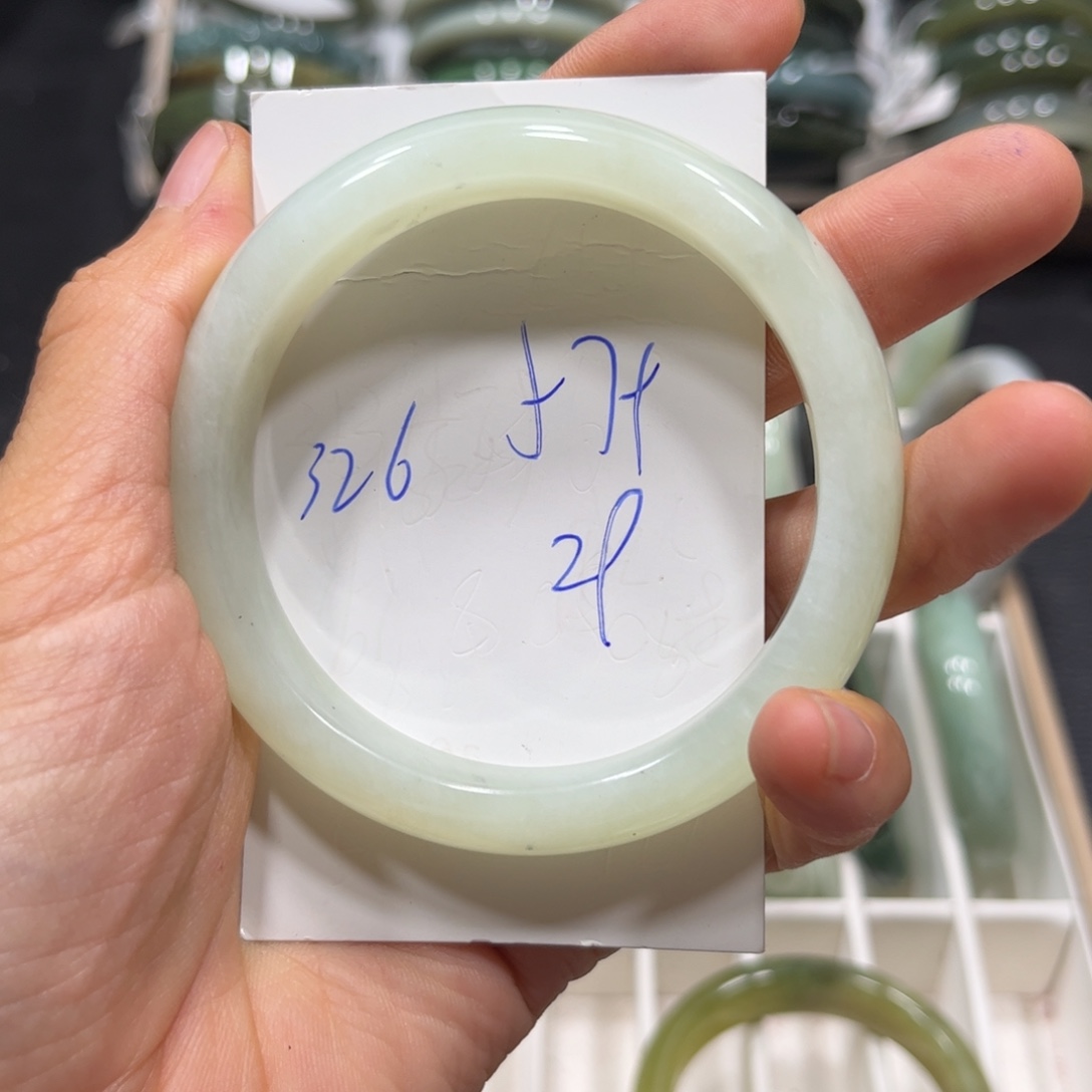 未镶嵌蛇纹石玉手镯