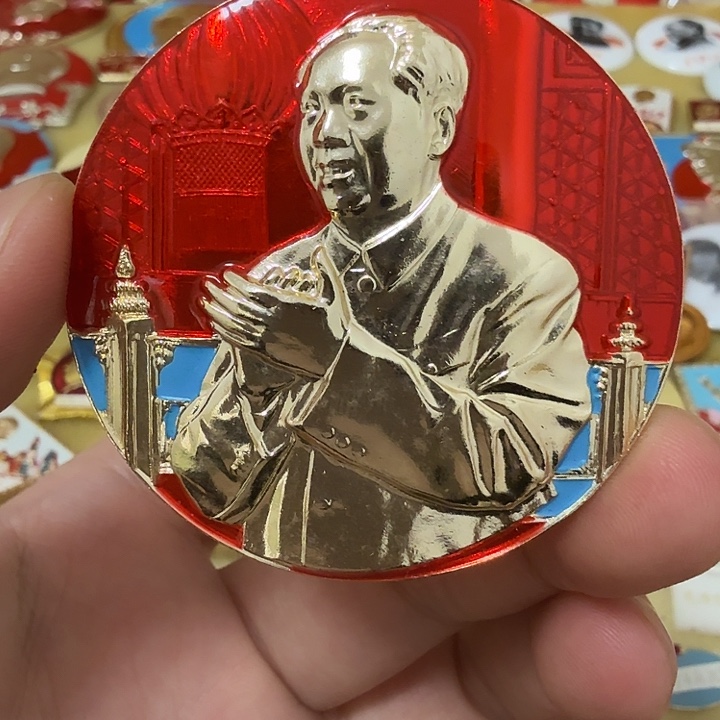 d***n铝毛爷爷像章，万岁