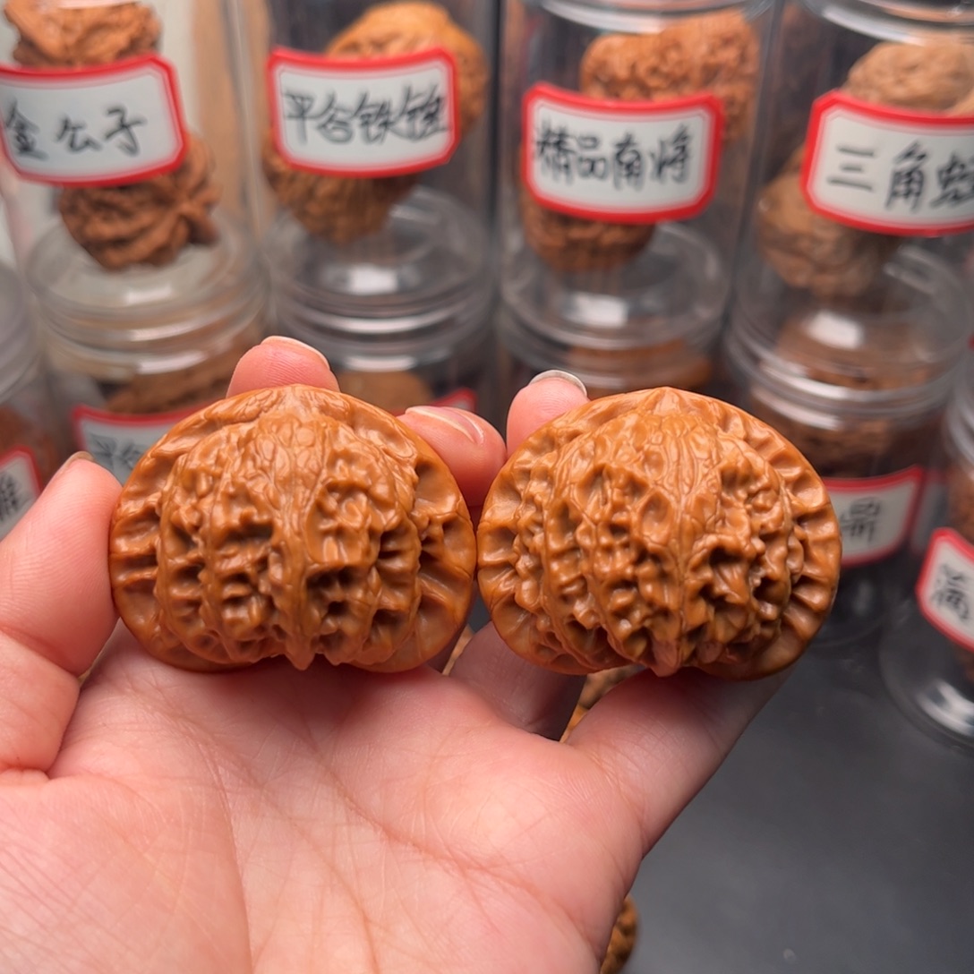 文玩核桃把件45老树宫灯