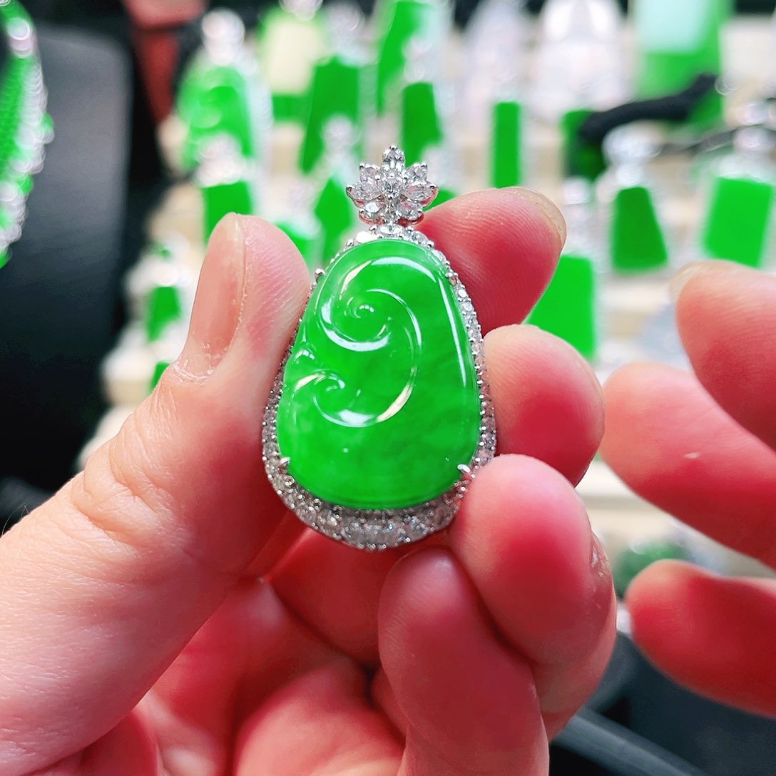 翡翠18K金镶嵌吊坠(不含链)如意