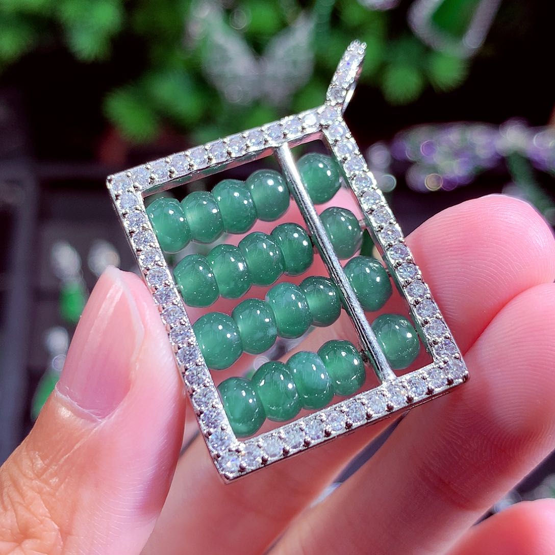 颈饰未镶嵌翡翠天然