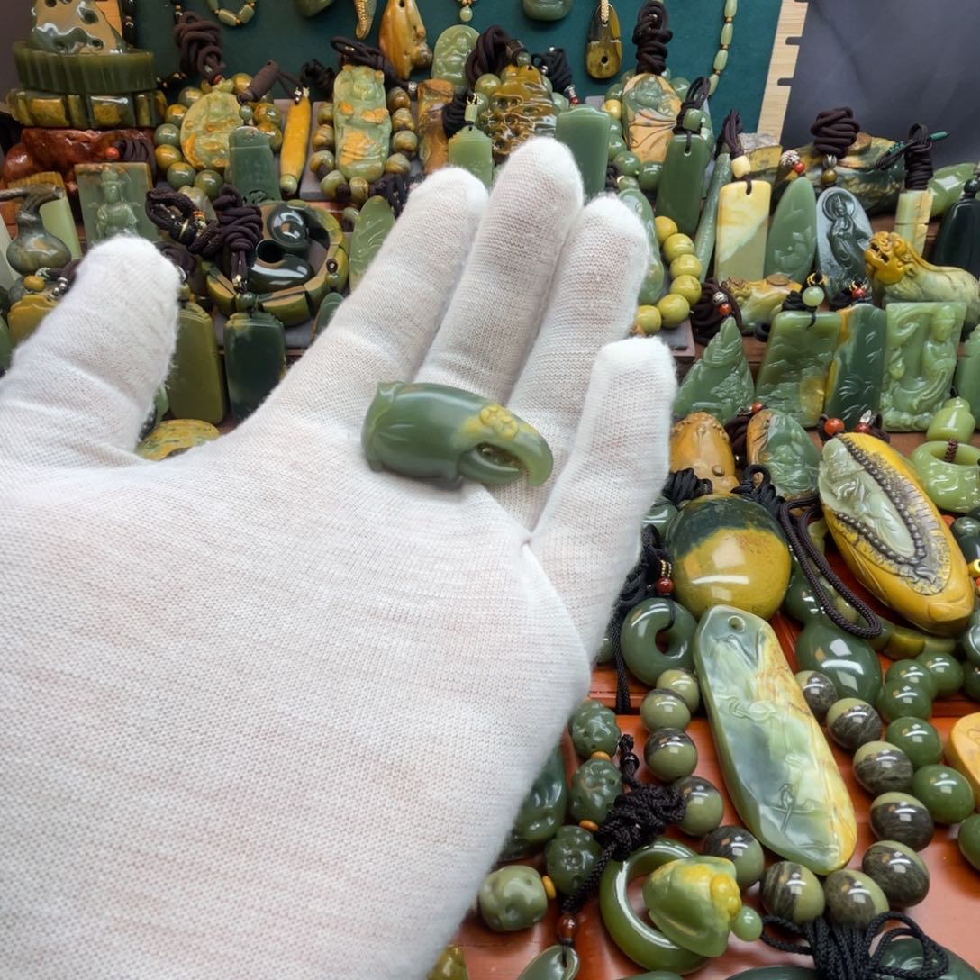 岫岩河磨玉（透闪石质玉）未镶嵌手链