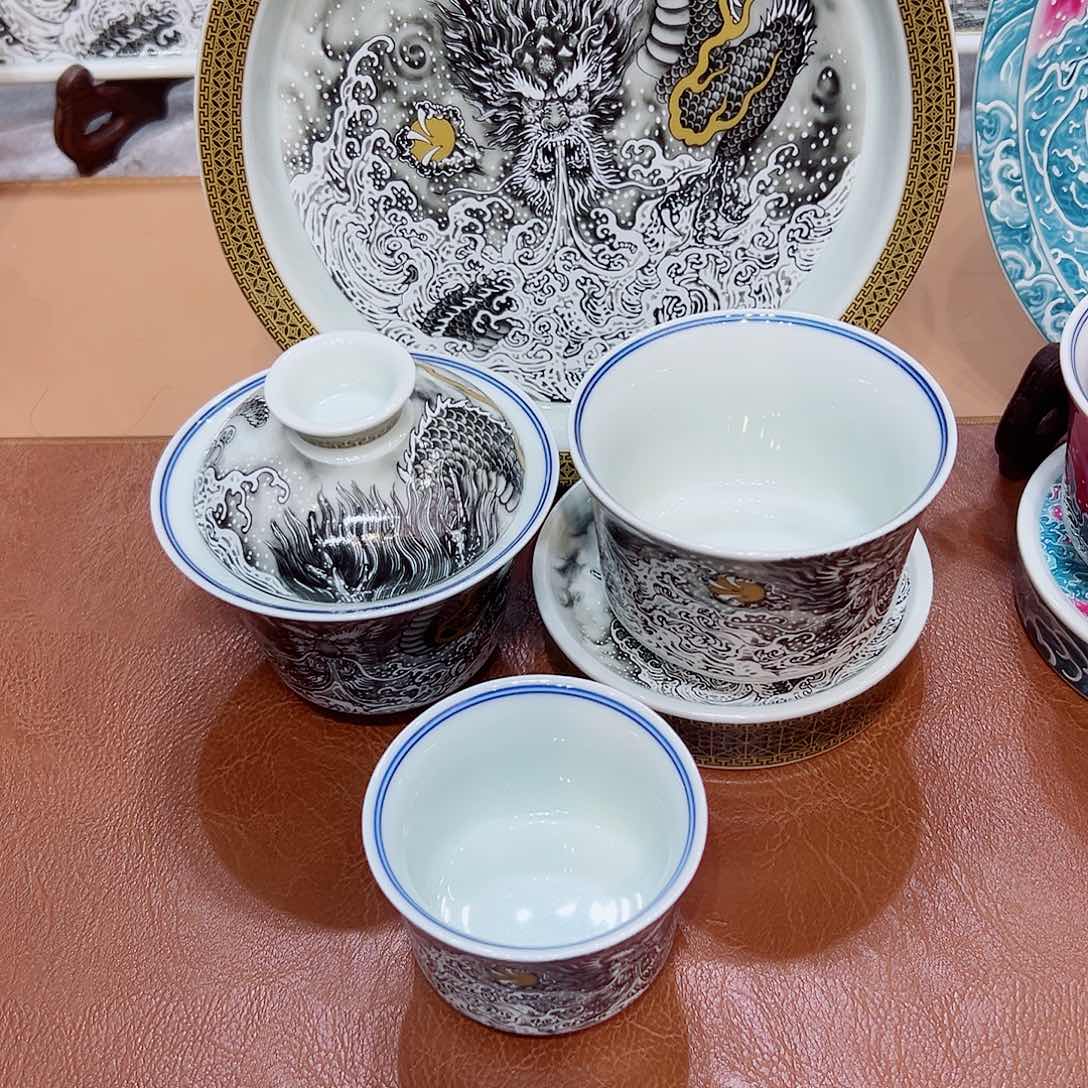 摆件景德镇市和上海浦东国际机场的