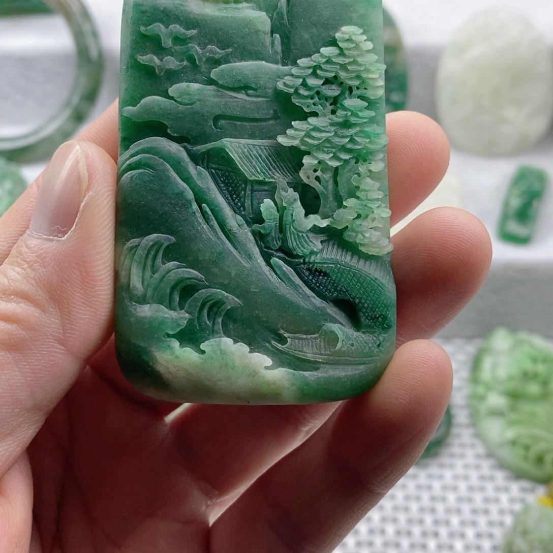 独山玉未镶嵌颈饰