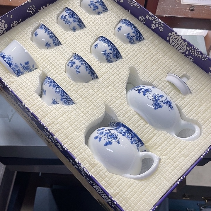 孤品茶具套装等。        