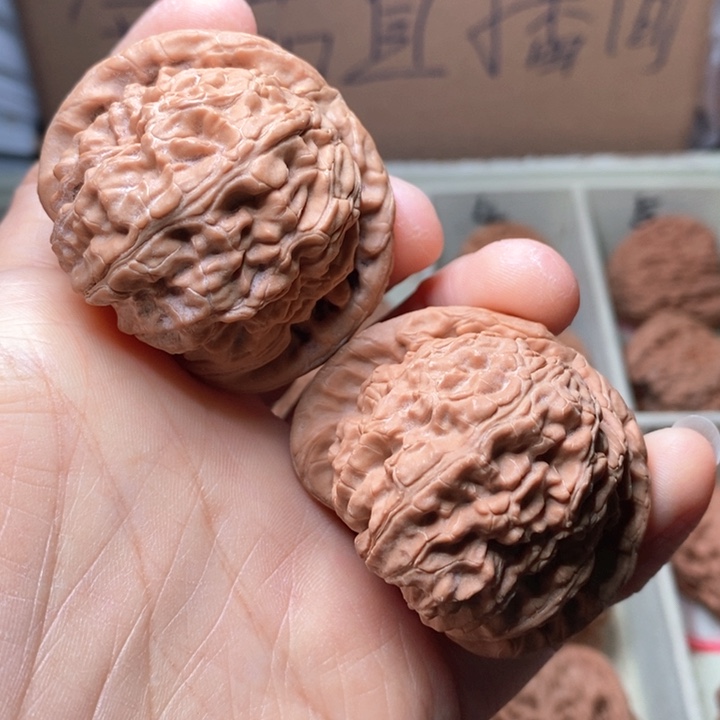 文玩核桃吊坠白狮子