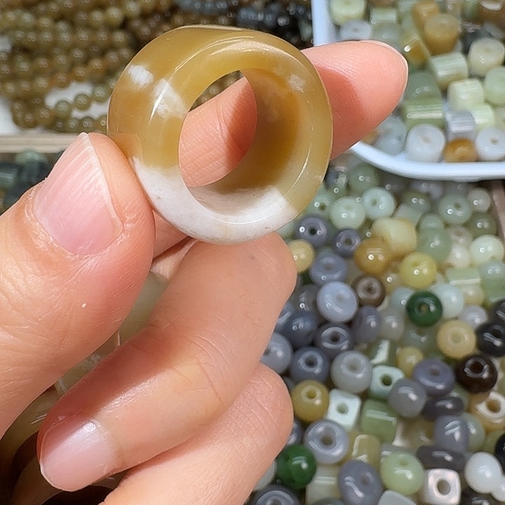 和田玉（糖玉）未镶嵌戒指17.1内径1