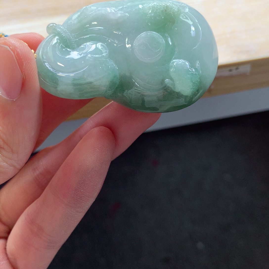 翡翠颈饰未镶嵌吊坠