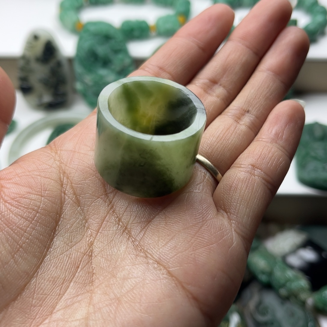 独山玉未镶嵌挂件