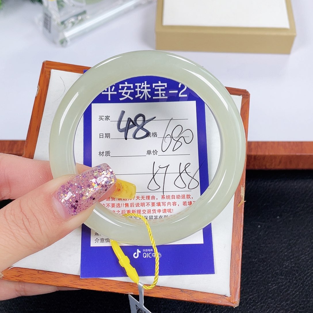 和田玉未镶嵌手镯