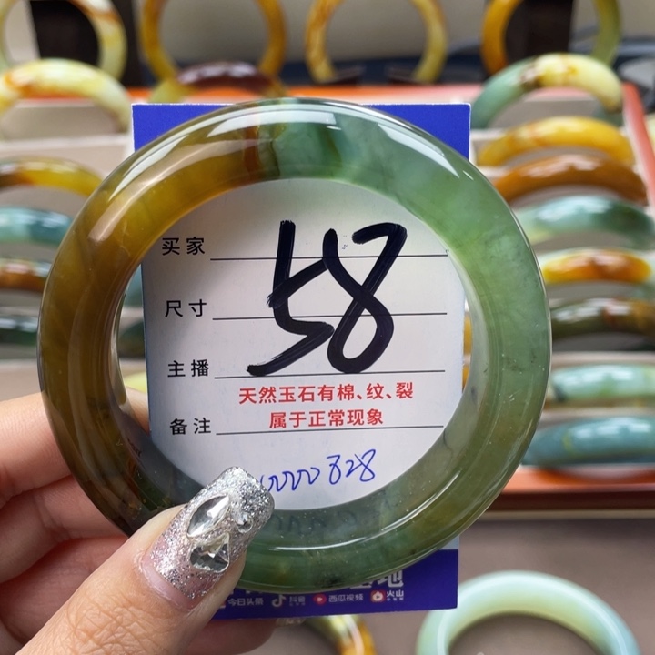 蛇纹石玉手镯未镶嵌绿**悠