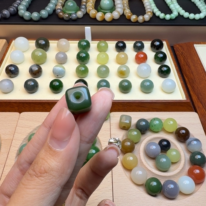 采***下和田玉未镶嵌珠宝半成品