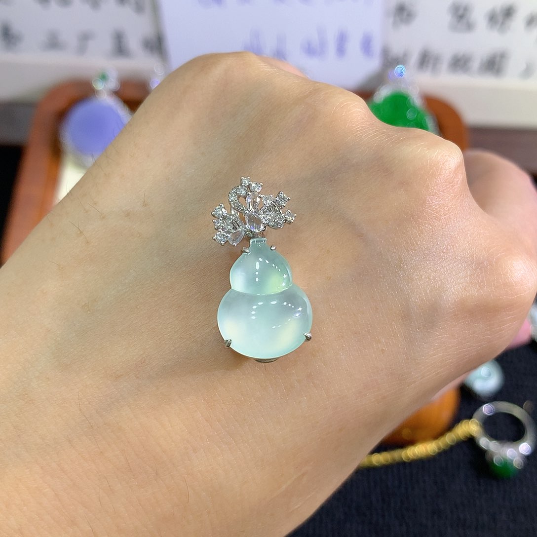 【闪购商品】吊坠(不含链)18K金镶嵌翡翠葫芦