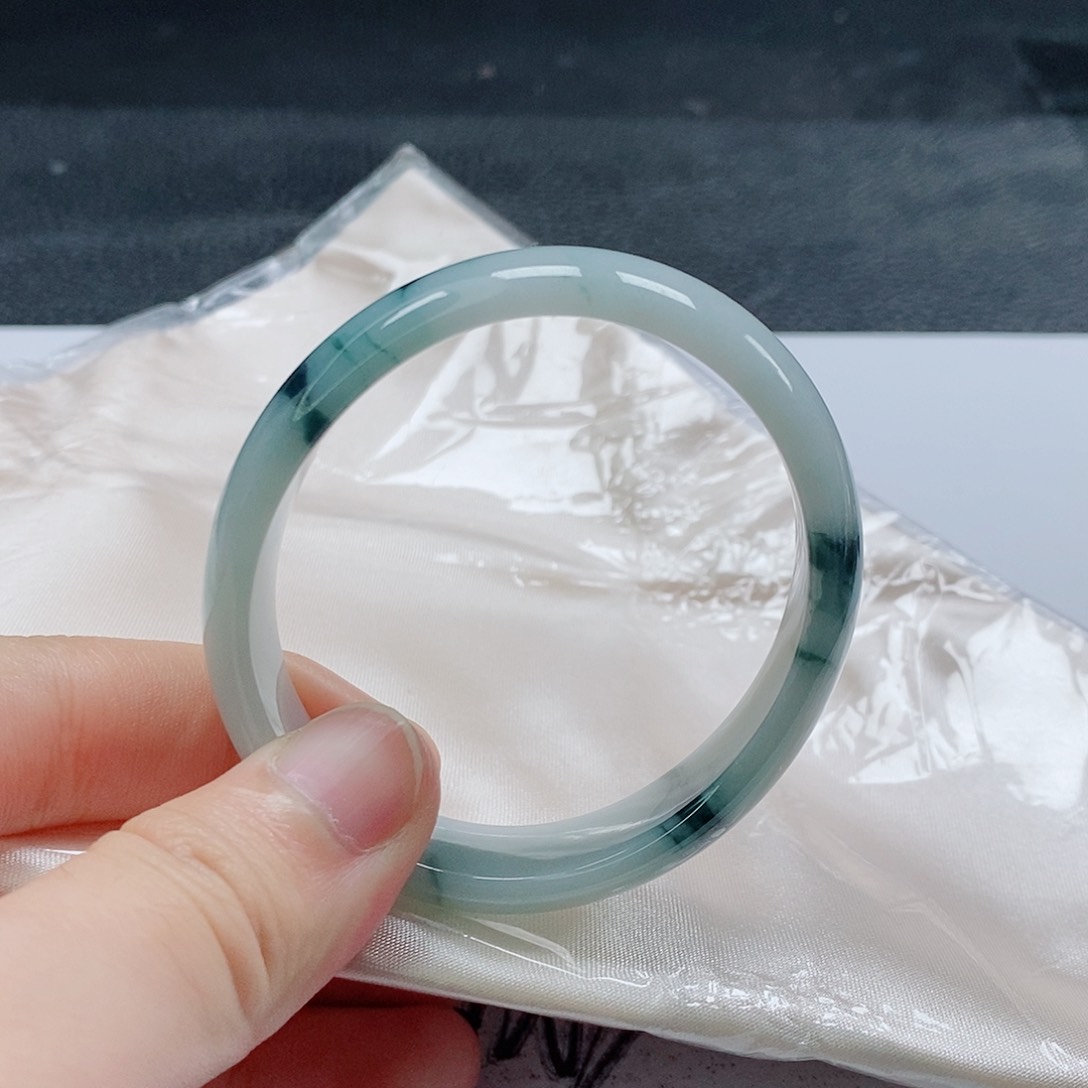 【闪购商品】未镶嵌手镯（贵妃镯）翡翠474