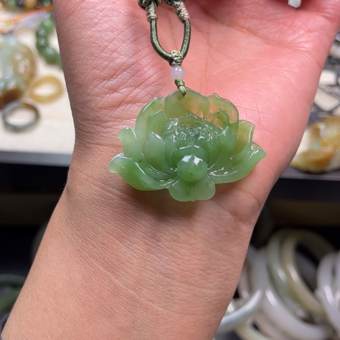 1***1和田玉未镶嵌吊坠(赠链)