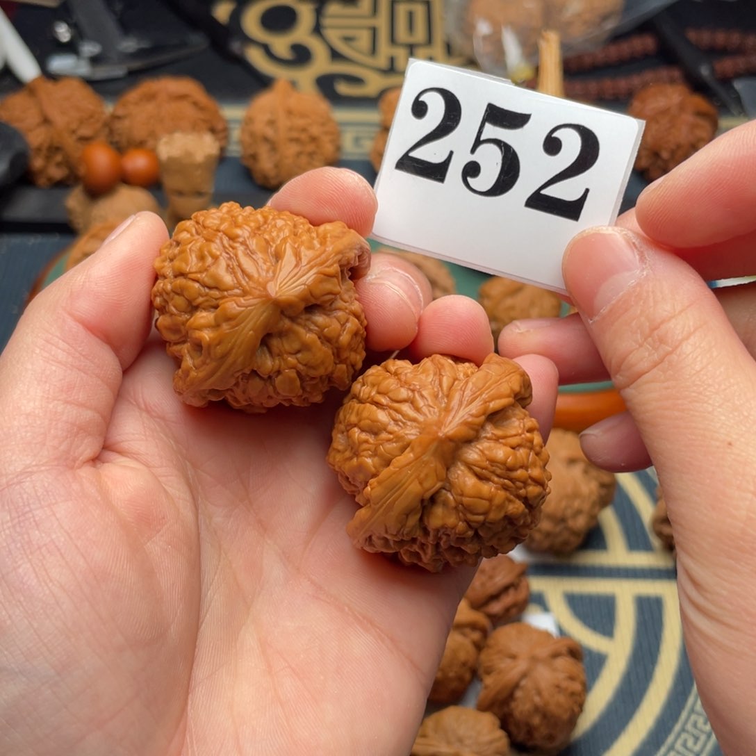 桃核吊坠39.5龙顶252号……