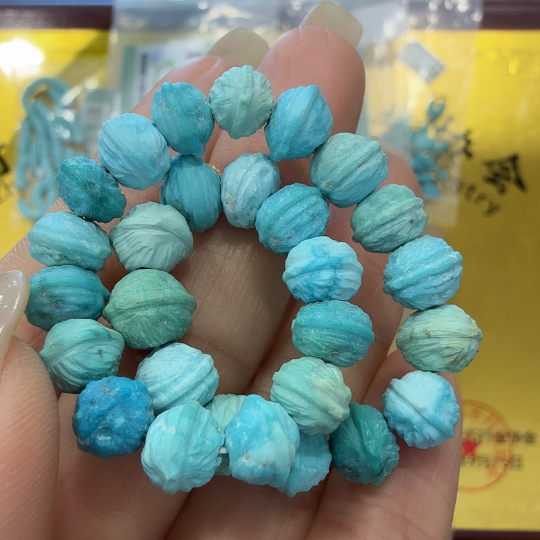 绿松石未镶嵌珠宝奇石