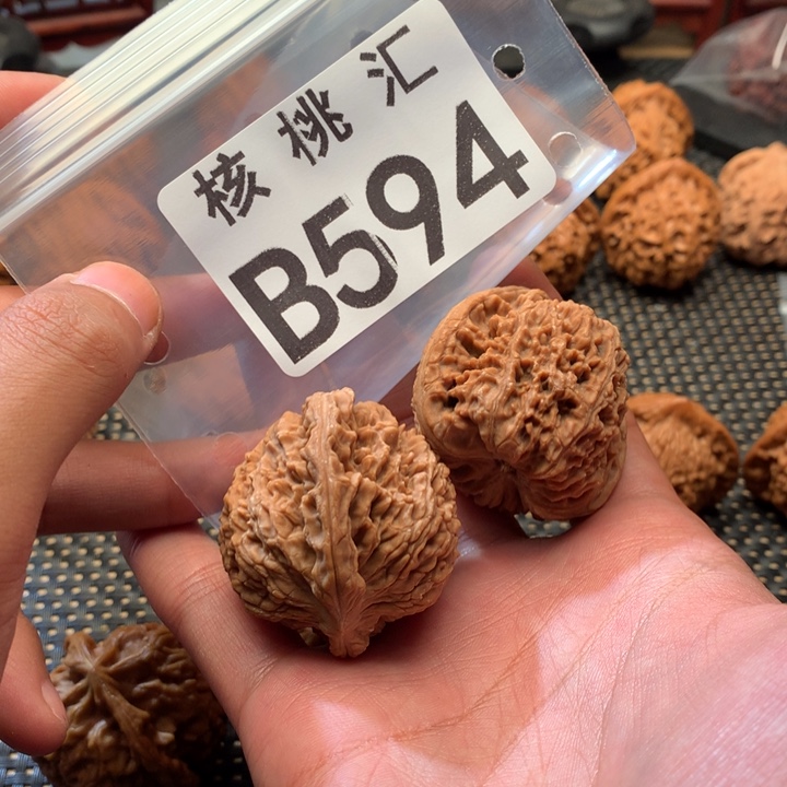 文玩核桃吊坠南疆