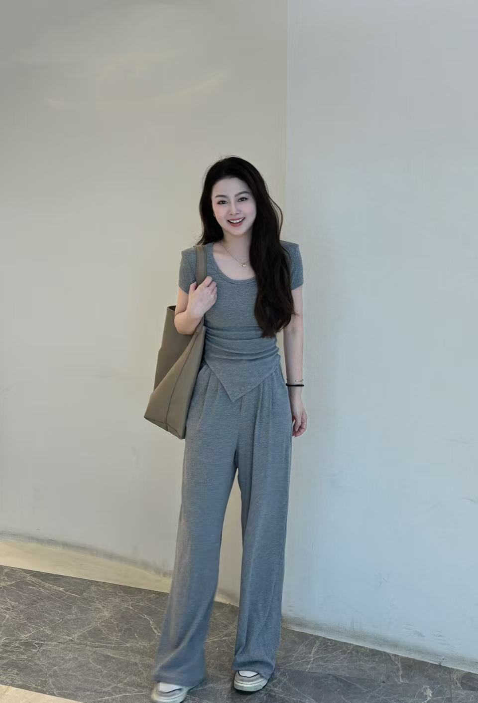 遮肉显瘦套装女2025新款时尚气质休闲百搭短袖上衣高腰直筒休闲裤