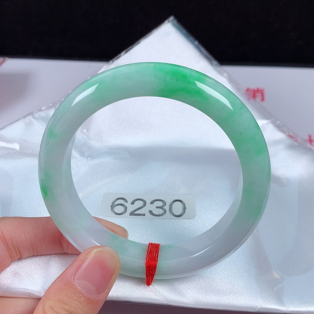 【闪购商品】翡翠手镯未镶嵌58圈口