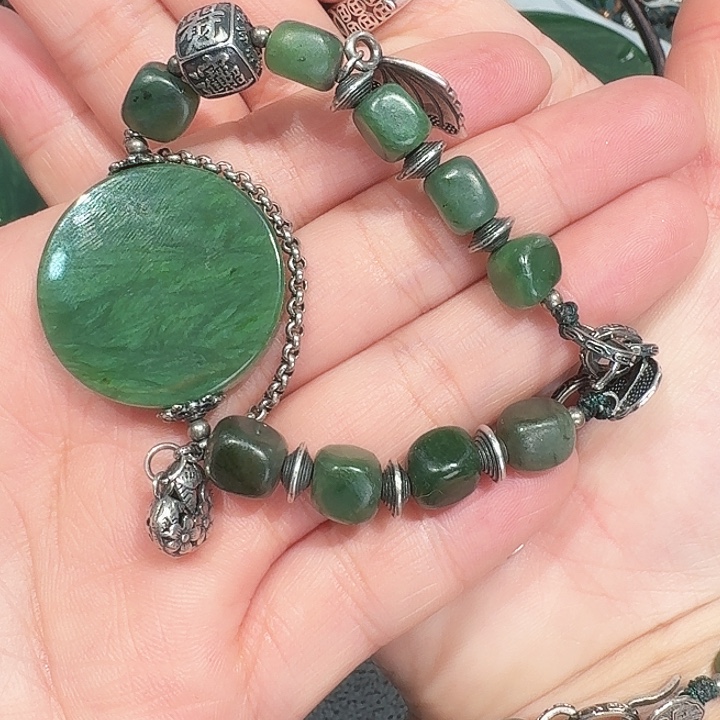 和田玉未镶嵌手镯