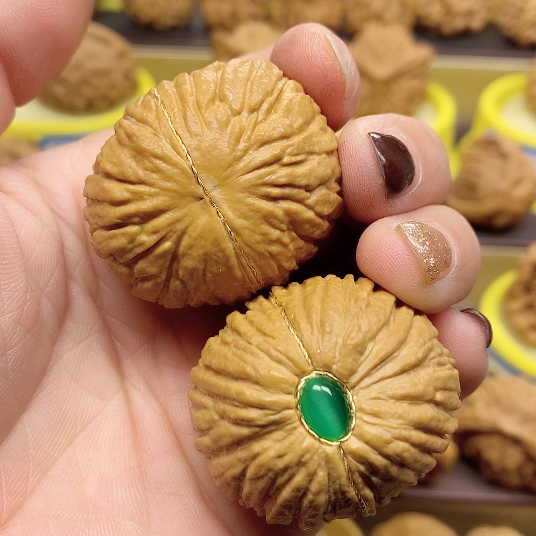 文玩核桃吊坠金丝猴头