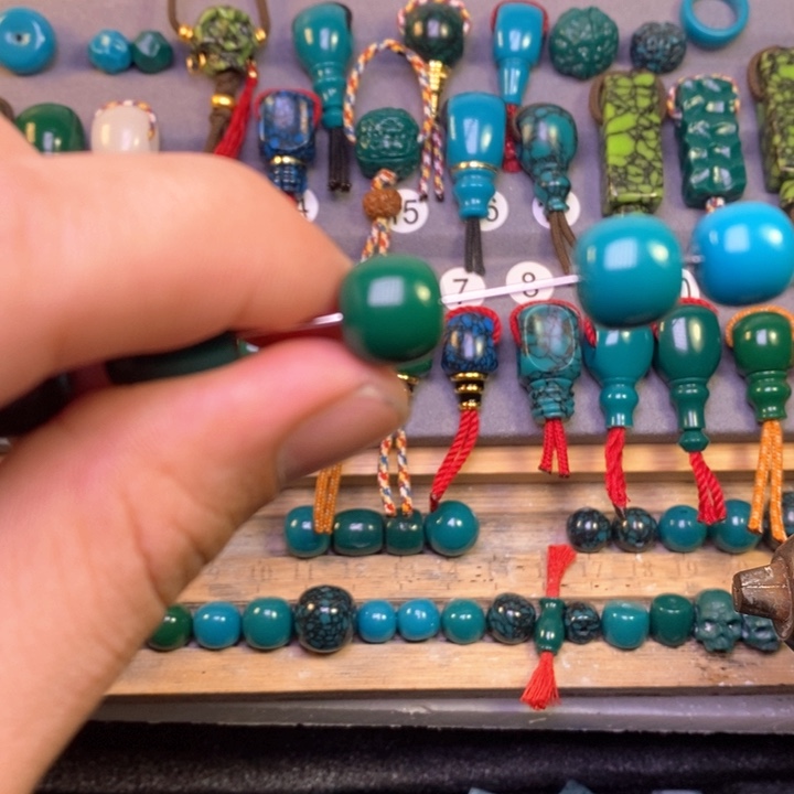 无***熊琉璃颈饰卡12老油绿