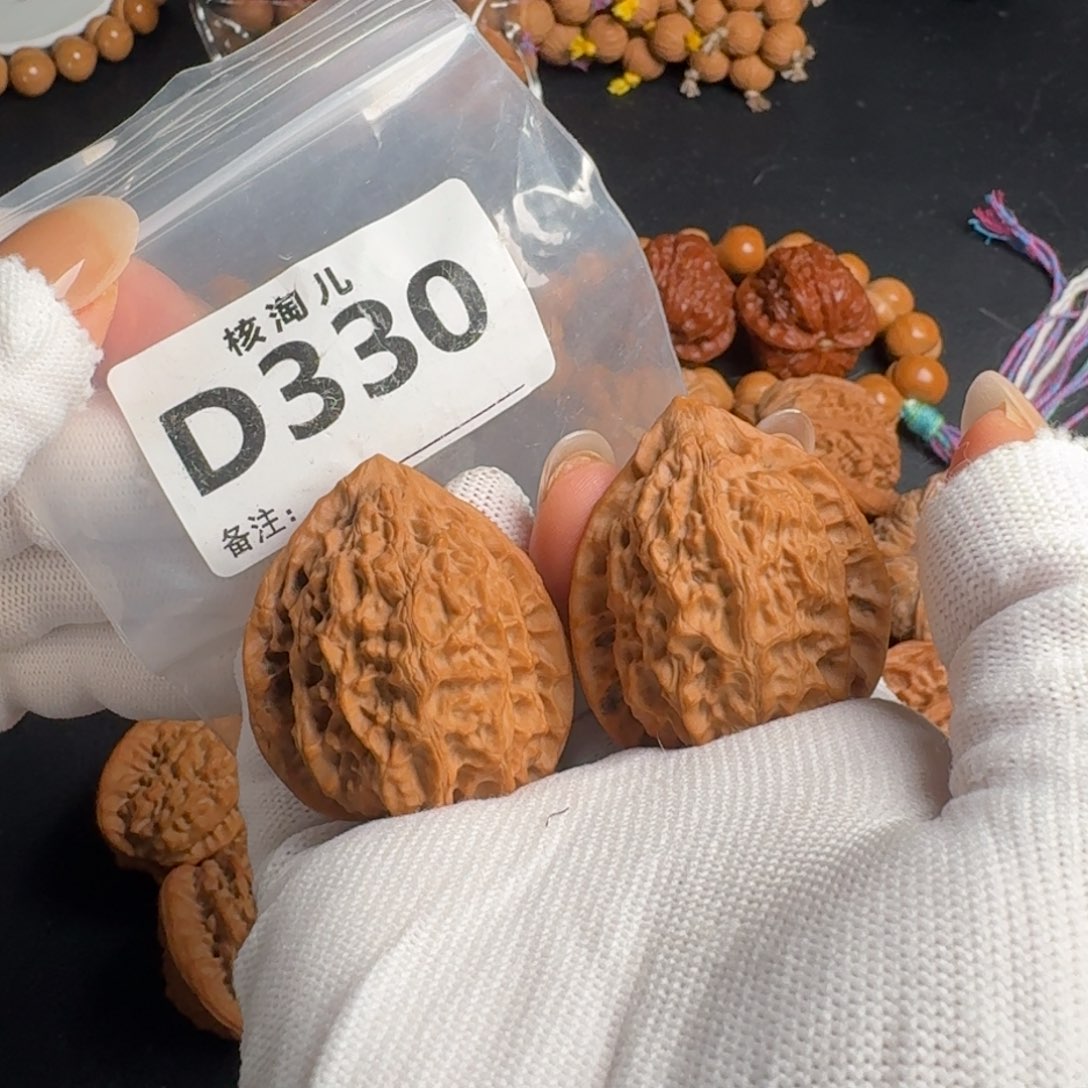 文玩核桃把件38金牛D330
