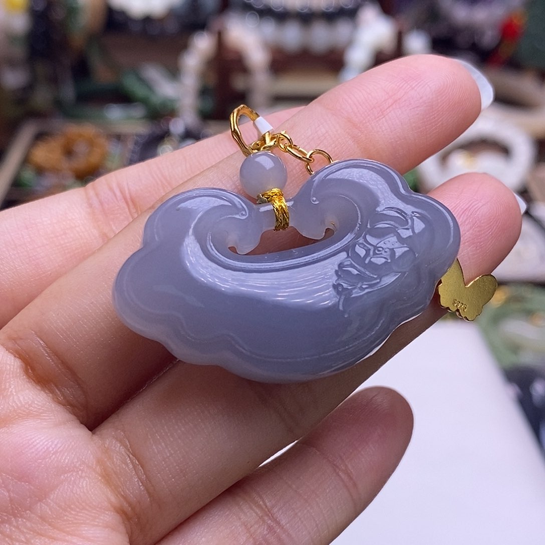 颈饰未镶嵌和田玉毕业级老坑料高冰烟紫银如意锁