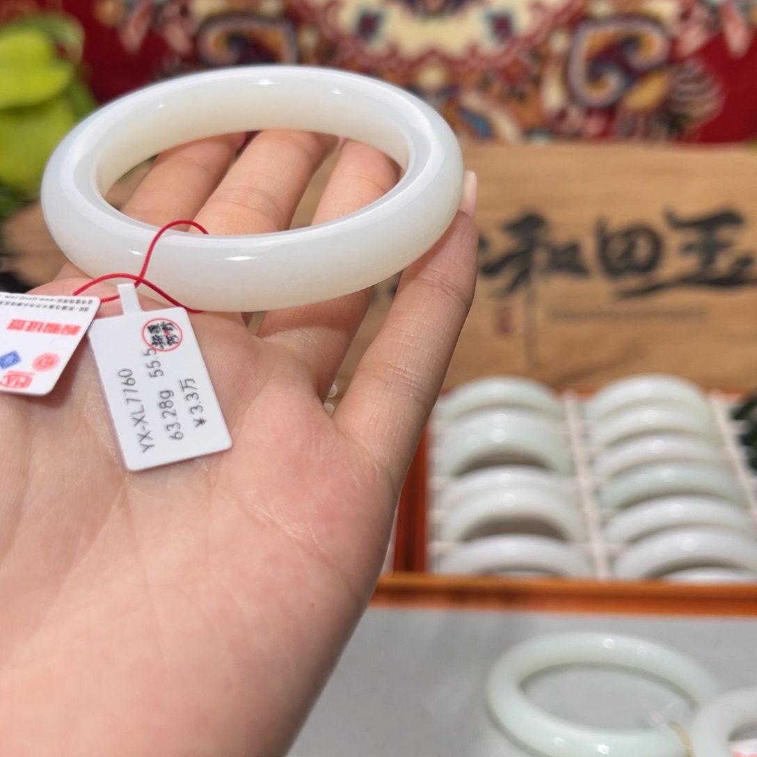 未镶嵌手镯和田玉优雅羊脂白玉手镯 光感强