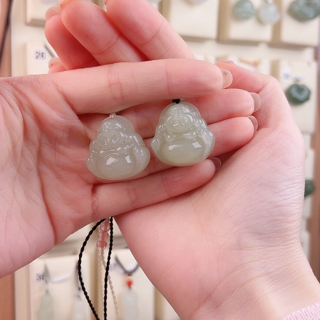 1***大和田玉未镶嵌颈饰