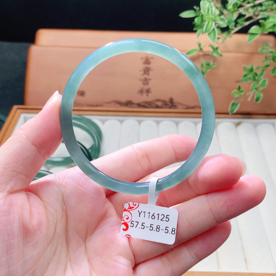 未镶嵌手镯（圆镯）翡翠