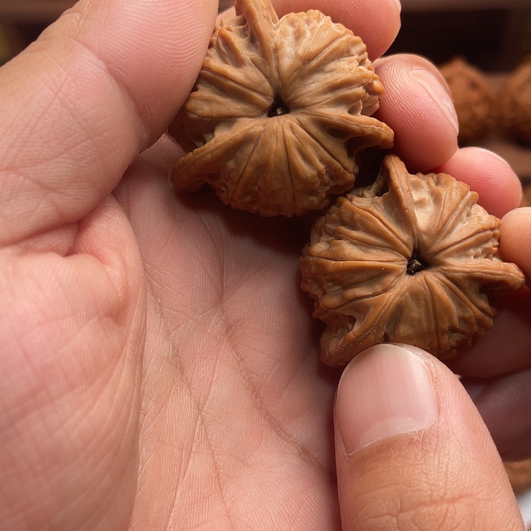 o****吊坠文玩核桃糖三角